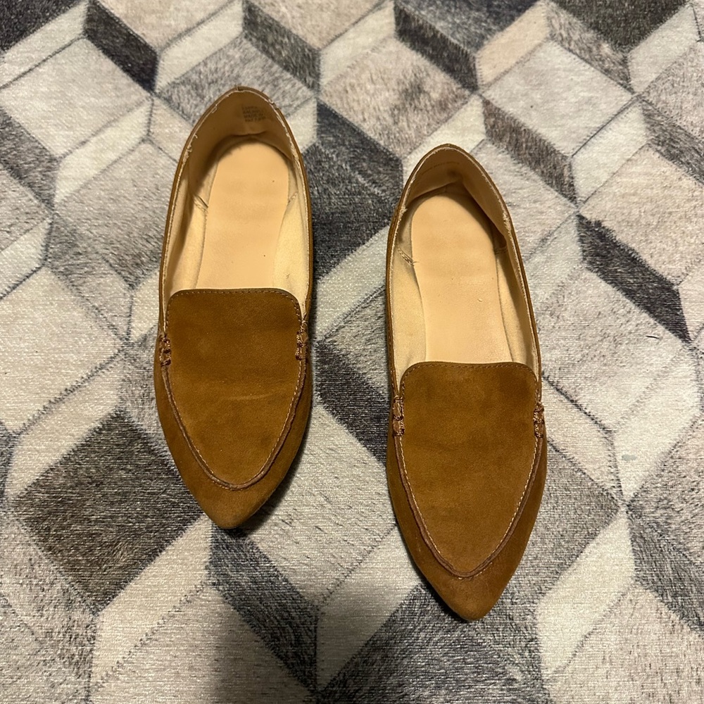 Women’s Faux Suade Tan Work Flats Size 7
